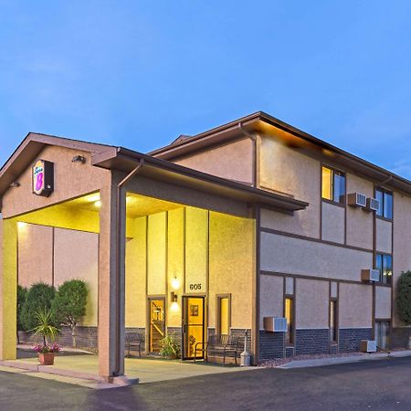 Super 8 By Wyndham Colorado Springs Peterson Space Force Cimarron Hills Bagian luar foto