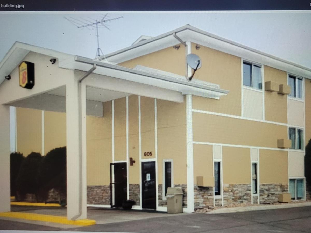 Super 8 By Wyndham Colorado Springs Peterson Space Force Cimarron Hills Bagian luar foto