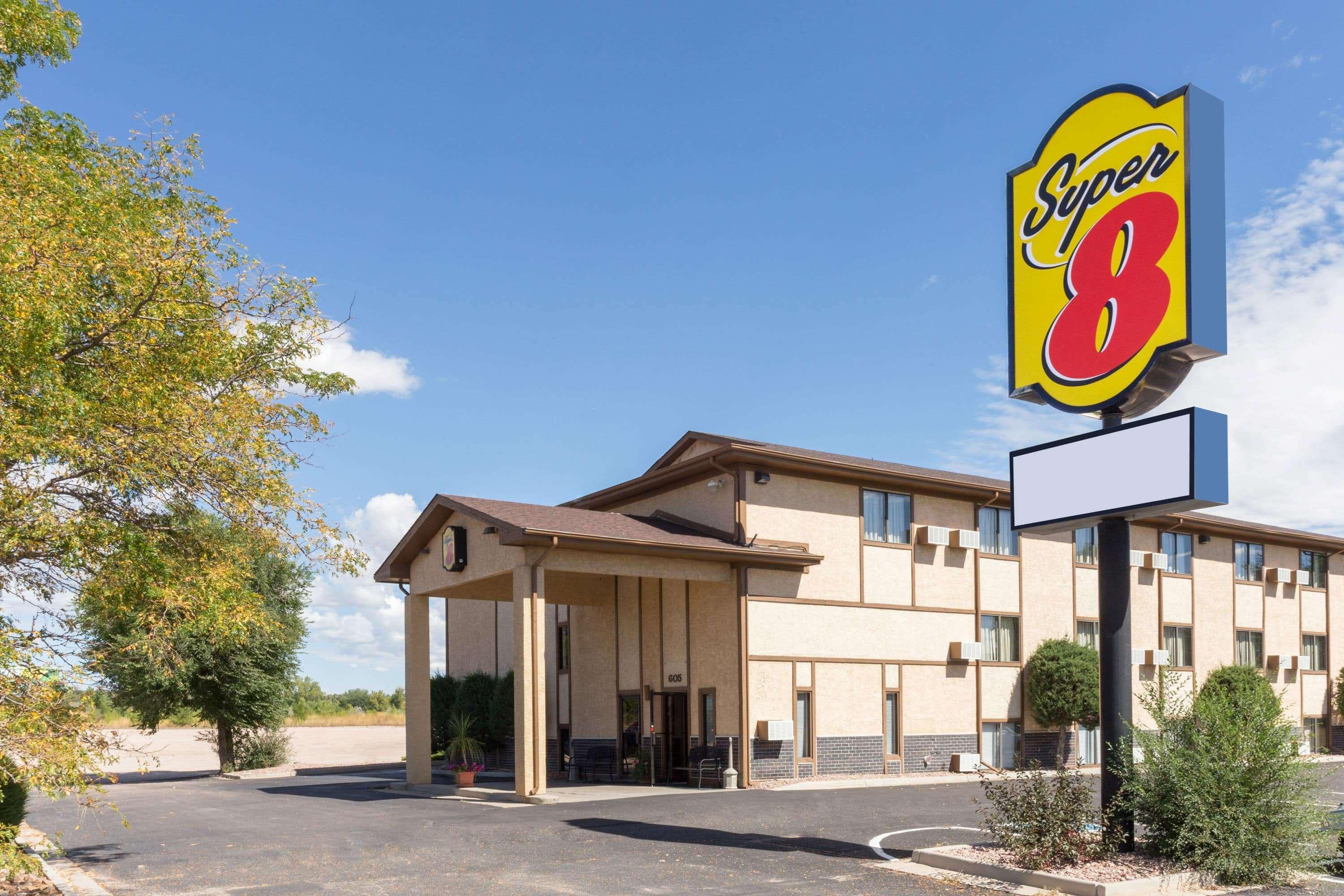 Super 8 By Wyndham Colorado Springs Peterson Space Force Cimarron Hills Bagian luar foto