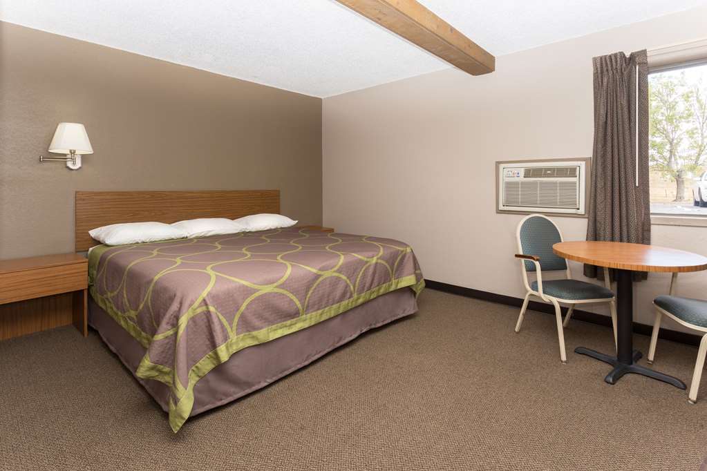 Super 8 By Wyndham Colorado Springs Peterson Space Force Cimarron Hills Ruang foto